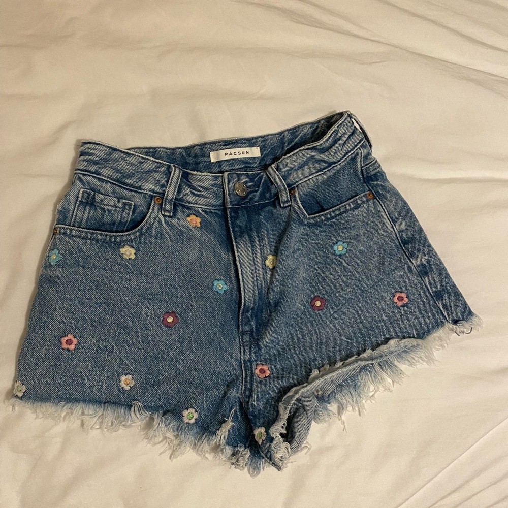 Pacsun size 25 embroidered floral jean shorts